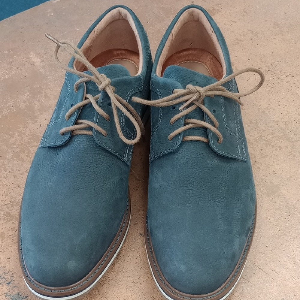 Clarks Blue Oxfords with Suede Upper and Classic Design